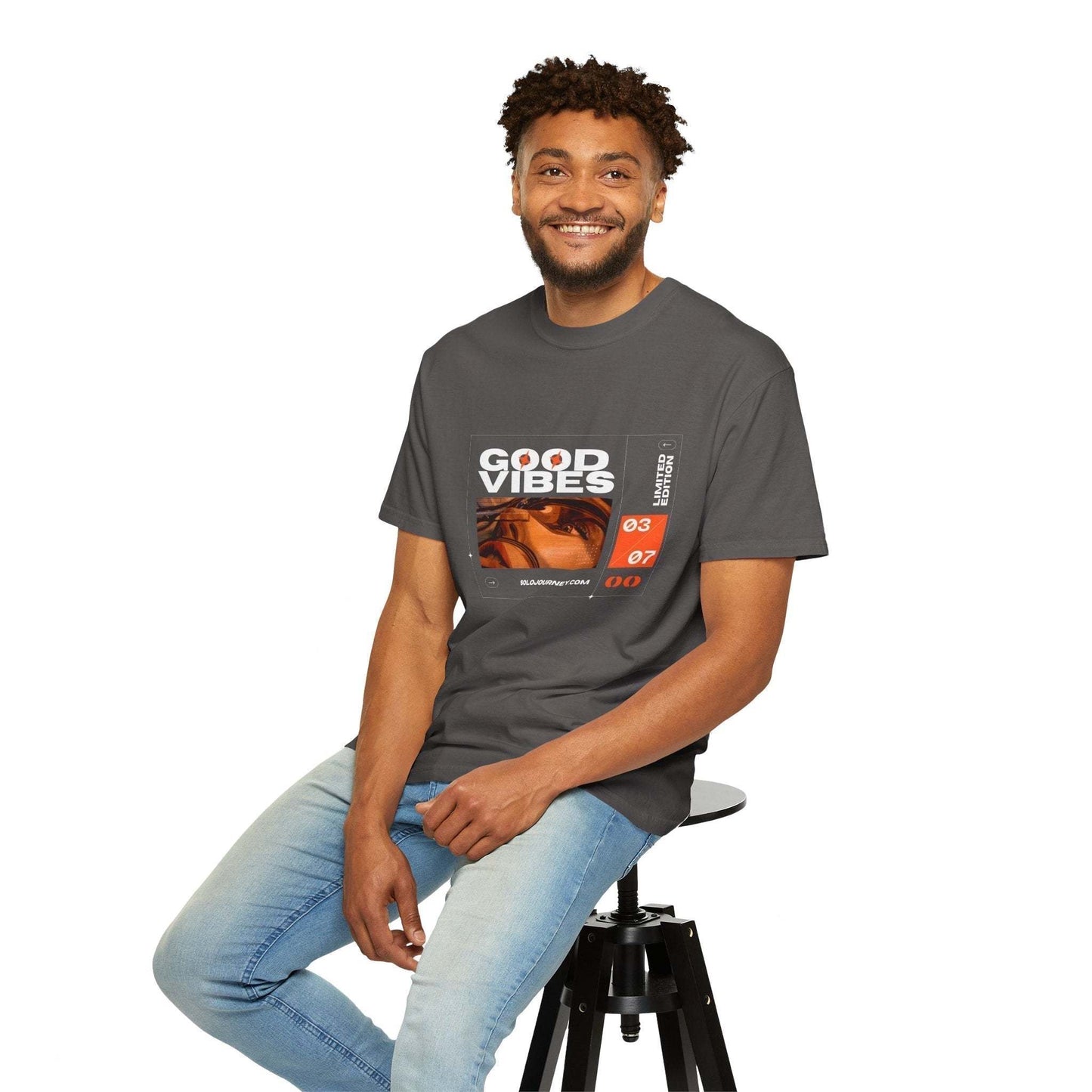 Good Vibes Graphic Design Pullover showcasing a vintage boho aesthetic, perfect for casual wear.