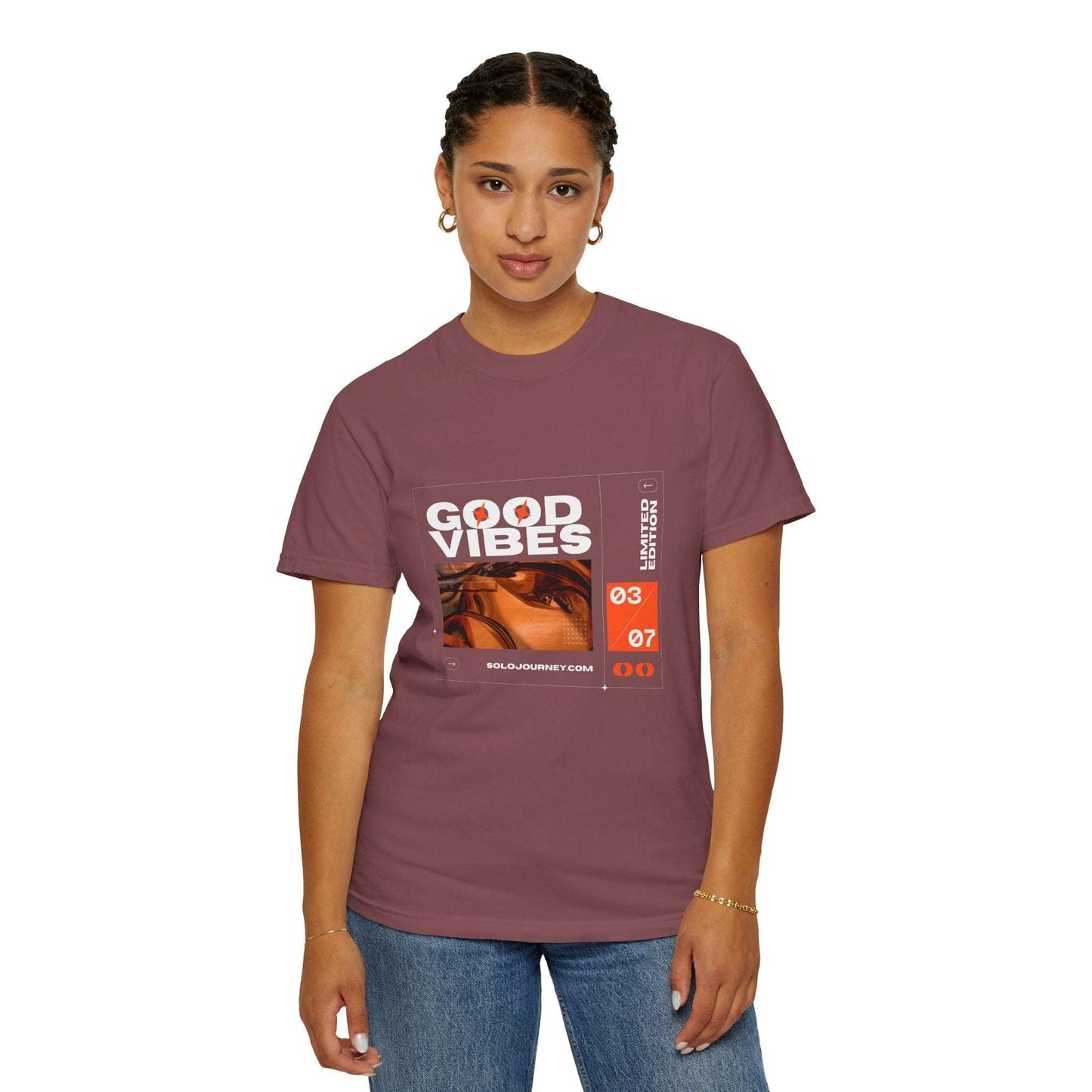 Good vibes Graphic Design - Vintage Aesthetic Outfit Pullover, OversizOur stylish Unisex Softstyle T-Shirt, designed for comfort and versatility. Crafted from high-quality, lightweight ring-spun cotton, this tee feels soft against the Solo JourneyWestern Graphic Shirt