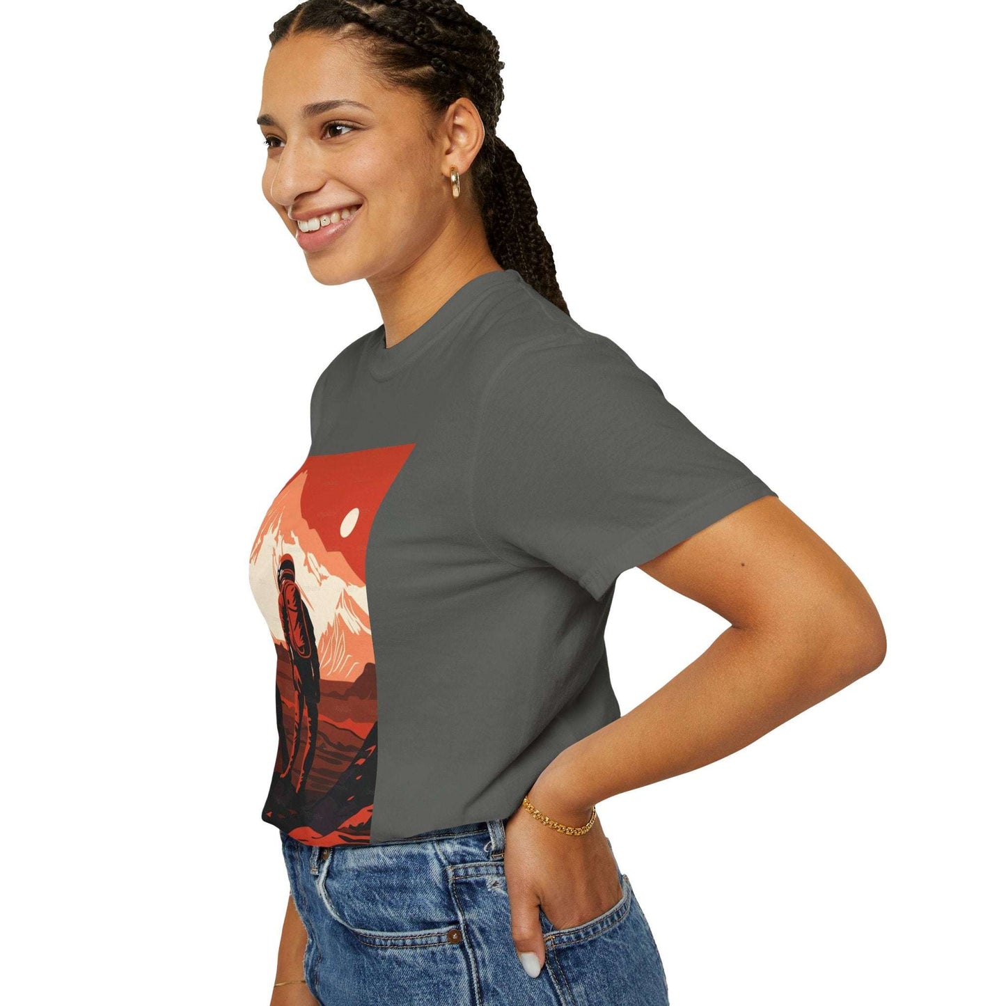 Man on Mars - Western Graphic Shirt, Vintage Aesthetic Outfit PulloverYour New Favorite Sweatshirt—Made for Wild Souls and Free Spirits
Some outfits don’t just look good—they feel like home. Like slipping into something that understandSolo JourneyWestern Graphic Shirt