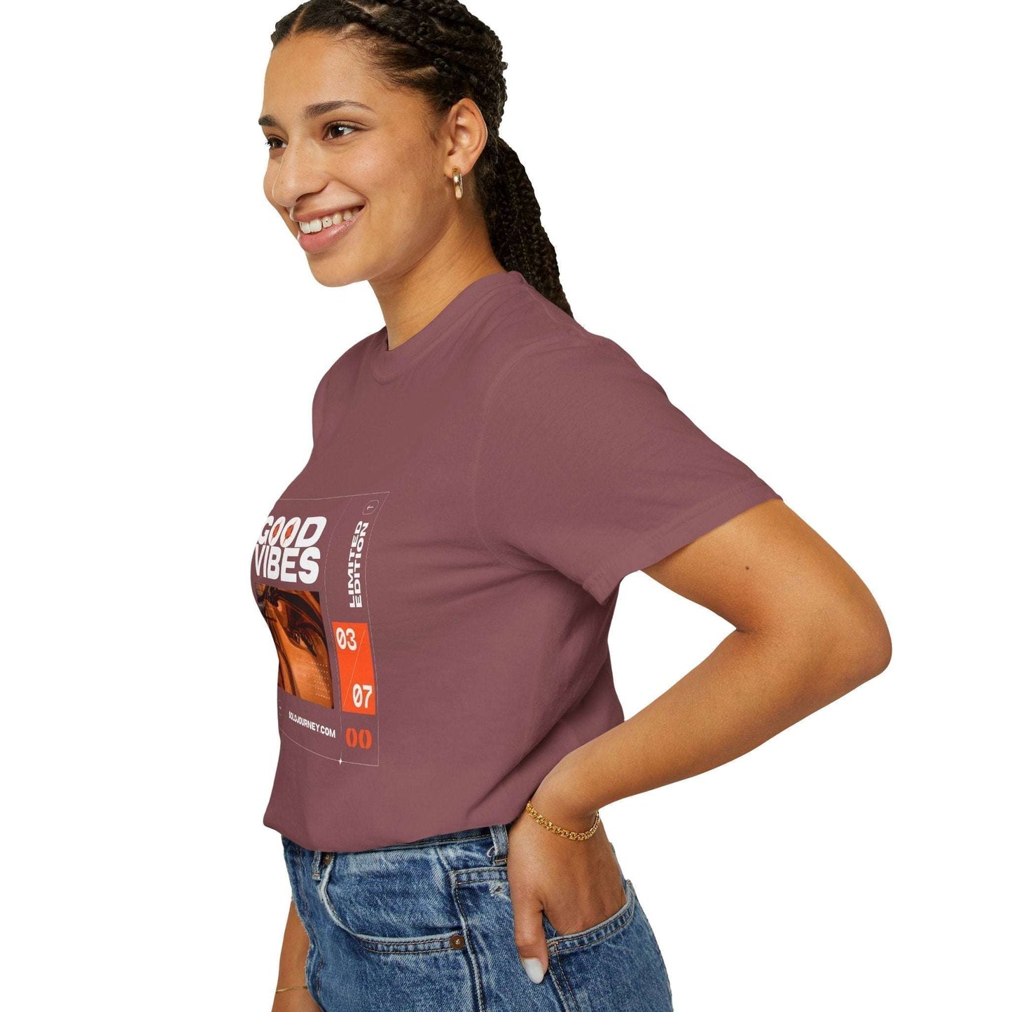 Good vibes Graphic Design - Vintage Aesthetic Outfit Pullover, OversizOur stylish Unisex Softstyle T-Shirt, designed for comfort and versatility. Crafted from high-quality, lightweight ring-spun cotton, this tee feels soft against the Solo JourneyWestern Graphic Shirt