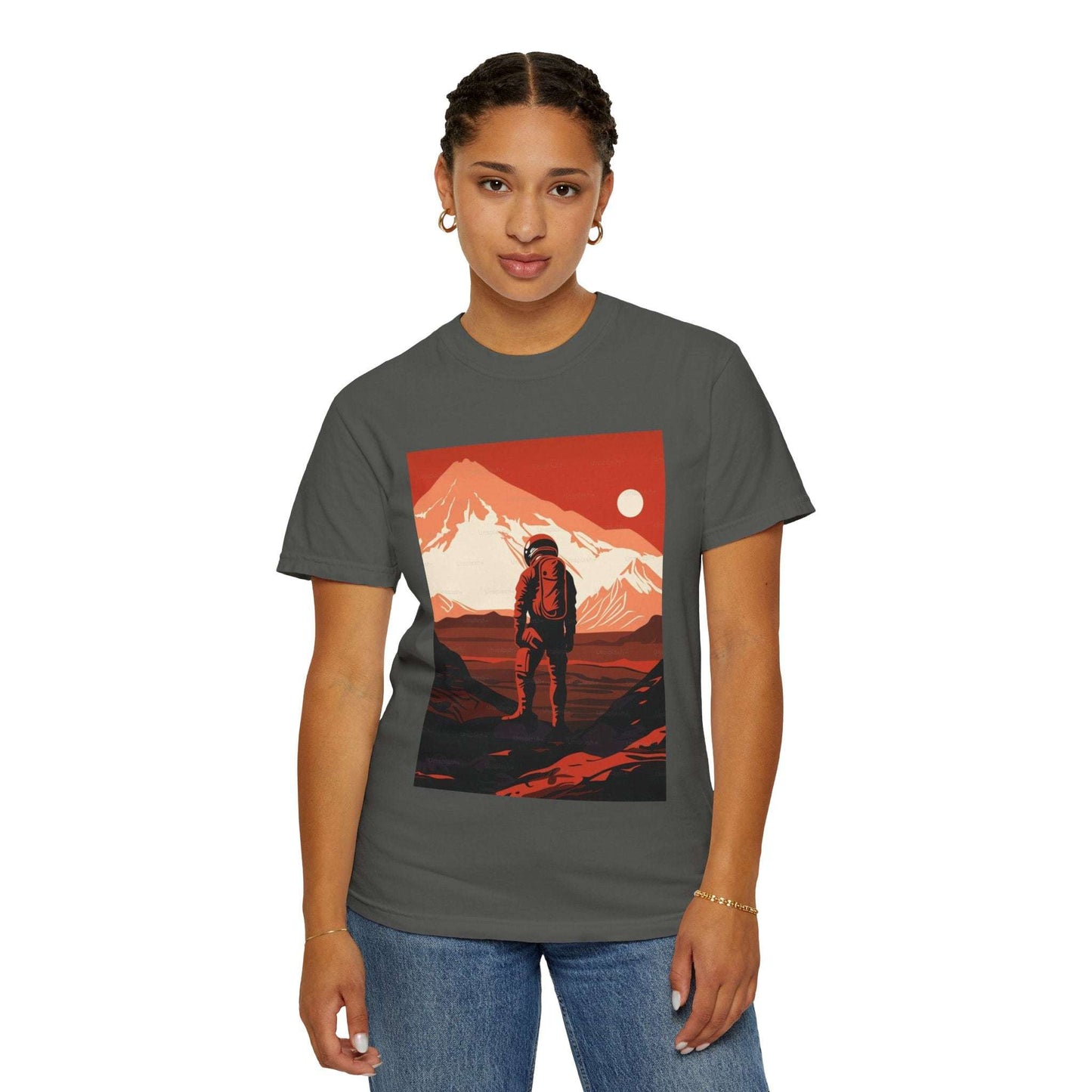 Man on Mars - Western Graphic Shirt, Vintage Aesthetic Outfit PulloverYour New Favorite Sweatshirt—Made for Wild Souls and Free Spirits
Some outfits don’t just look good—they feel like home. Like slipping into something that understandSolo JourneyWestern Graphic Shirt
