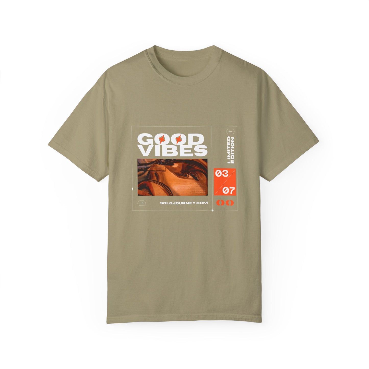 Good Vibes Graphic Design Pullover - Vintage Boho Oversized T-Shirt in Organic Cotton, featuring a unique artistic print ideal for casual outfits.