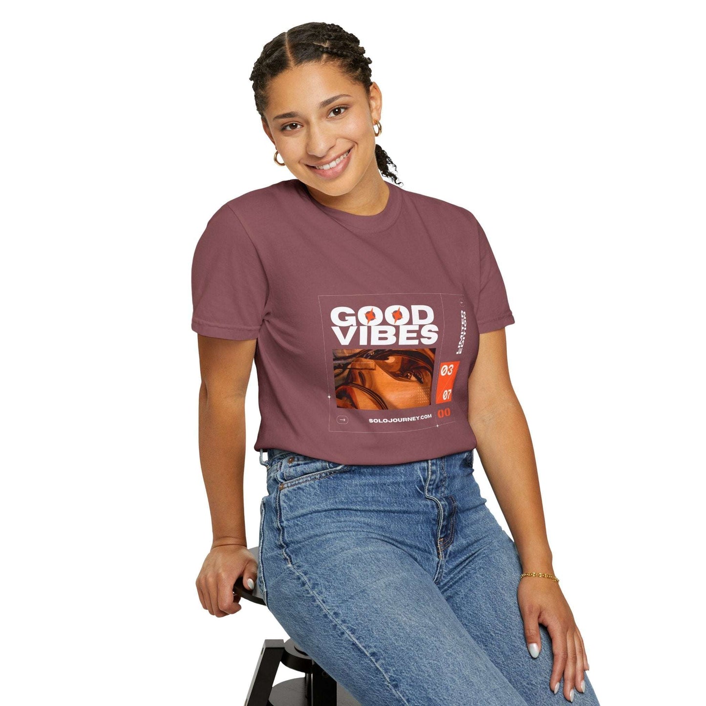 Good vibes Graphic Design - Vintage Aesthetic Outfit Pullover, OversizOur stylish Unisex Softstyle T-Shirt, designed for comfort and versatility. Crafted from high-quality, lightweight ring-spun cotton, this tee feels soft against the Solo JourneyWestern Graphic Shirt